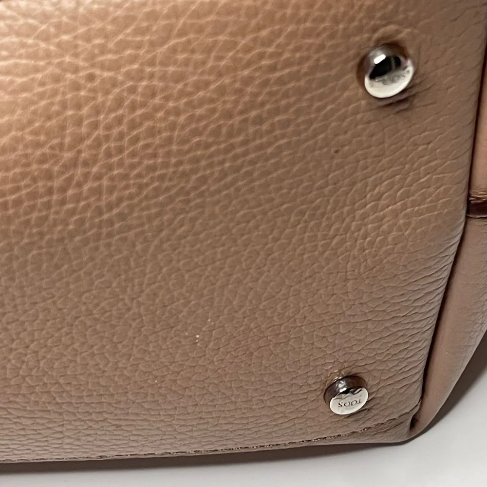 $1,265 Tod’s Logo Joy Blush Pebbled Leather Medium Shoulder Bag Nude Tan